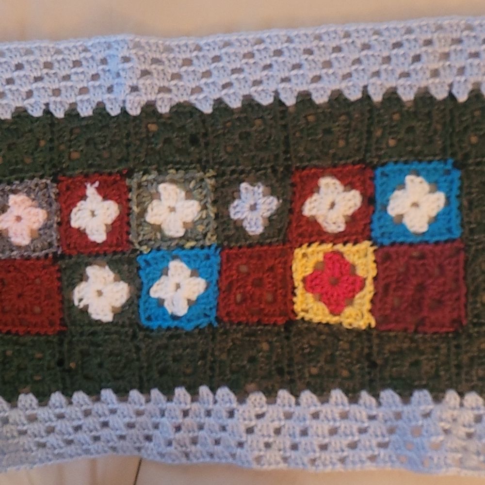 HAND knitted Table Runner - Picture 5 of 6